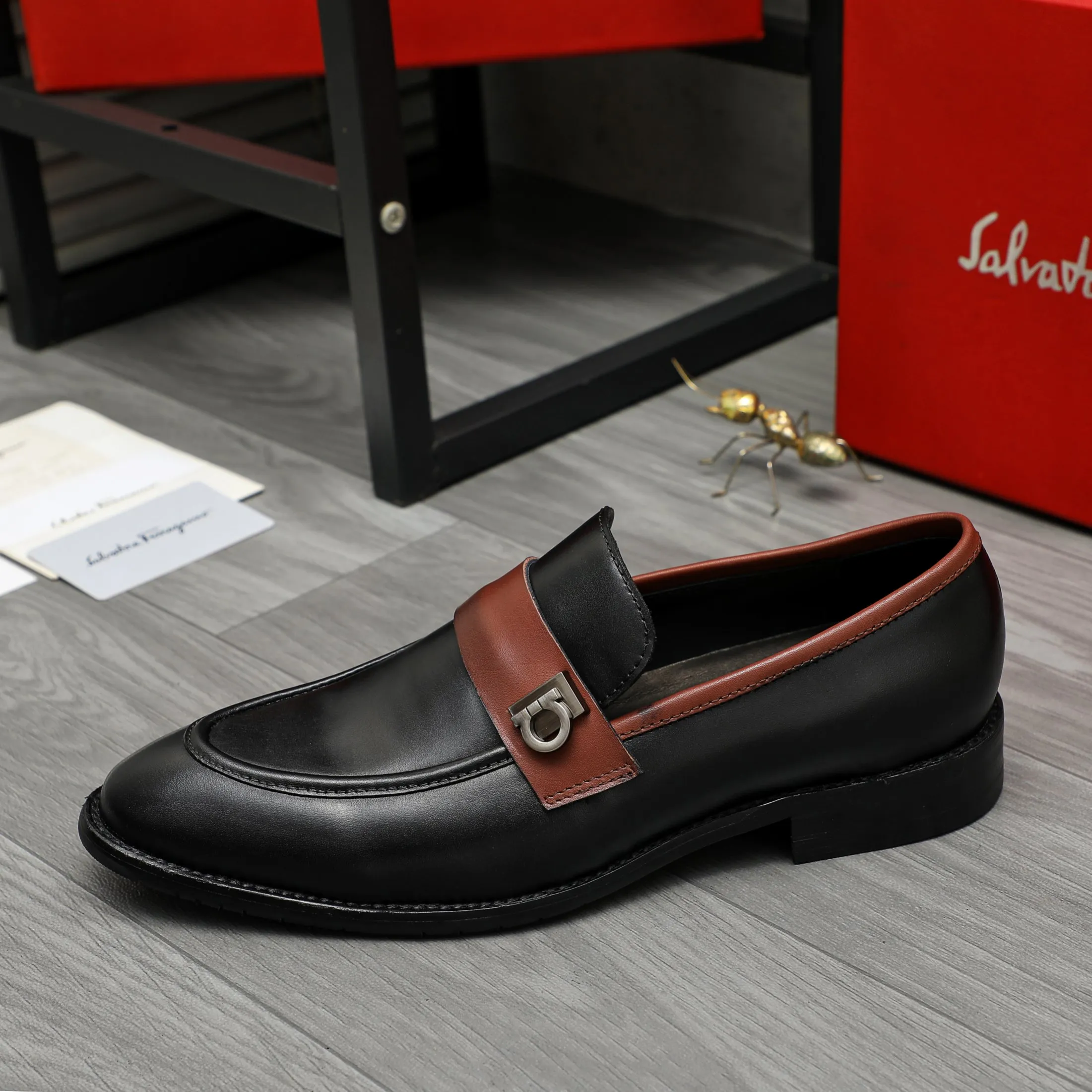 Men's men's shoes💰460 Product trademark: Ferragamo "Ferragamo" business slip-on leather shoes Regular size: 39-44 Product materials: Selected high-quality cowhide upper, cowhide lining, original outsole